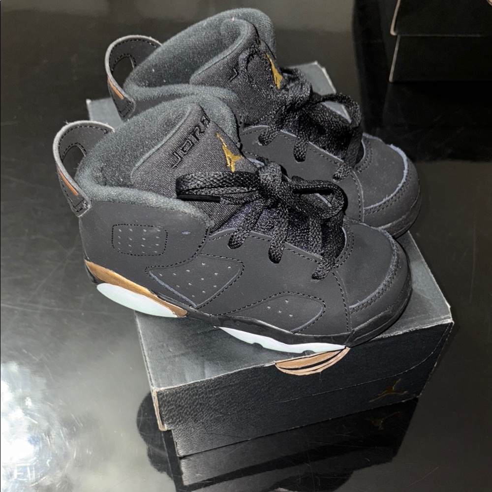 Jordan 6 Kids Black Sneakers - Size : 8C